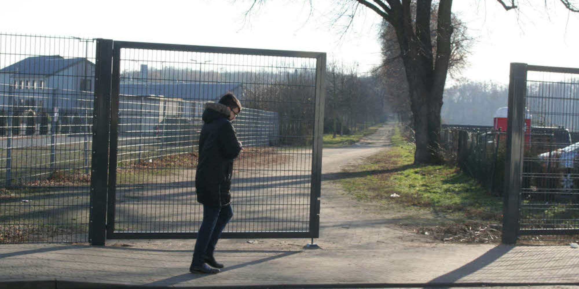 Anfang Januar wurde das Tor an der Frenser Allee aufgestellt, doch soll der Weg Spaziergängern auch weiterhin offenstehen.