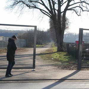Anfang Januar wurde das Tor an der Frenser Allee aufgestellt, doch soll der Weg Spaziergängern auch weiterhin offenstehen.