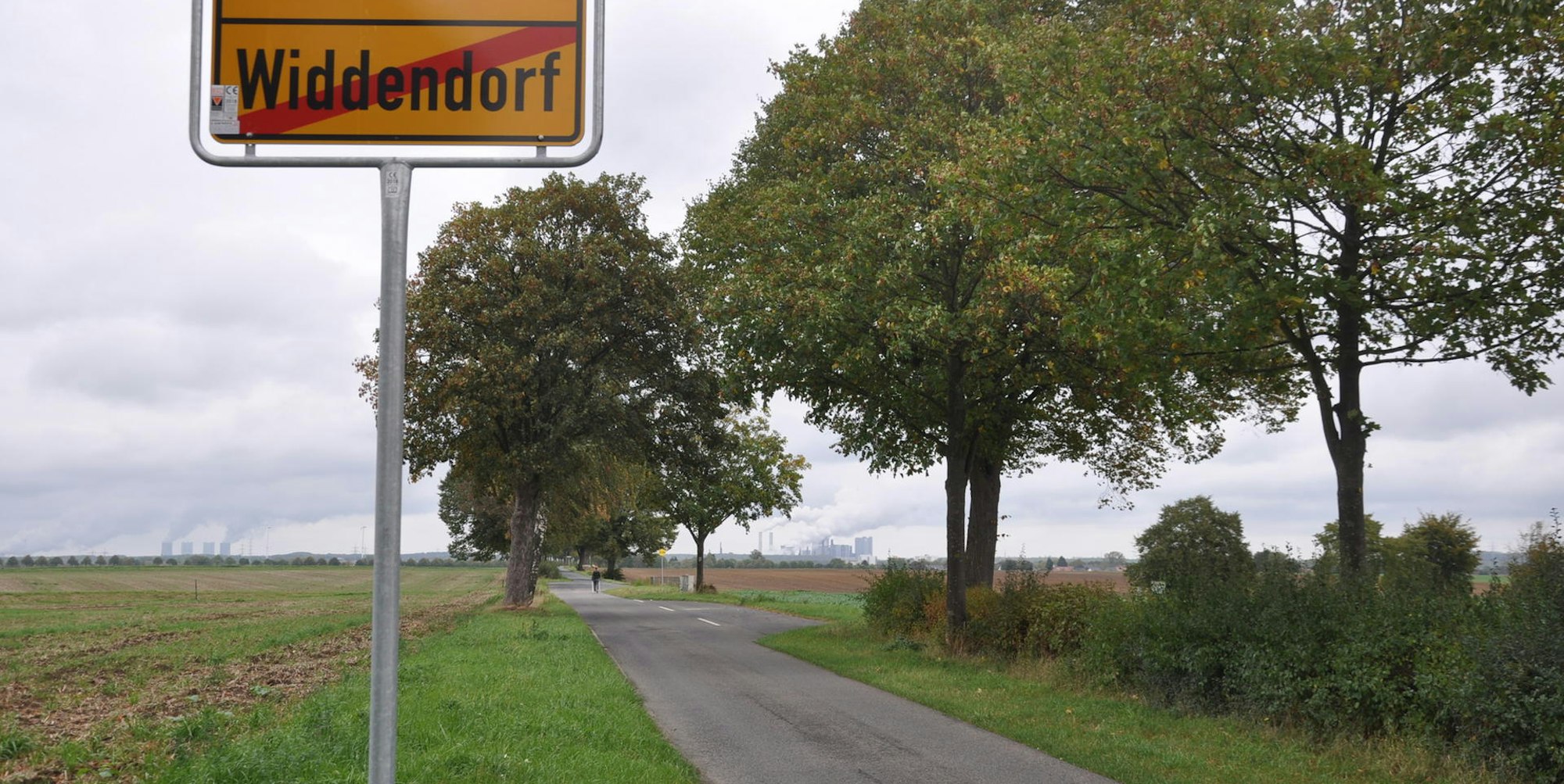 Rechts und links der Straße, die früher Thorr und Widdendorf verband, soll eine Kiesgrube entstehen.
