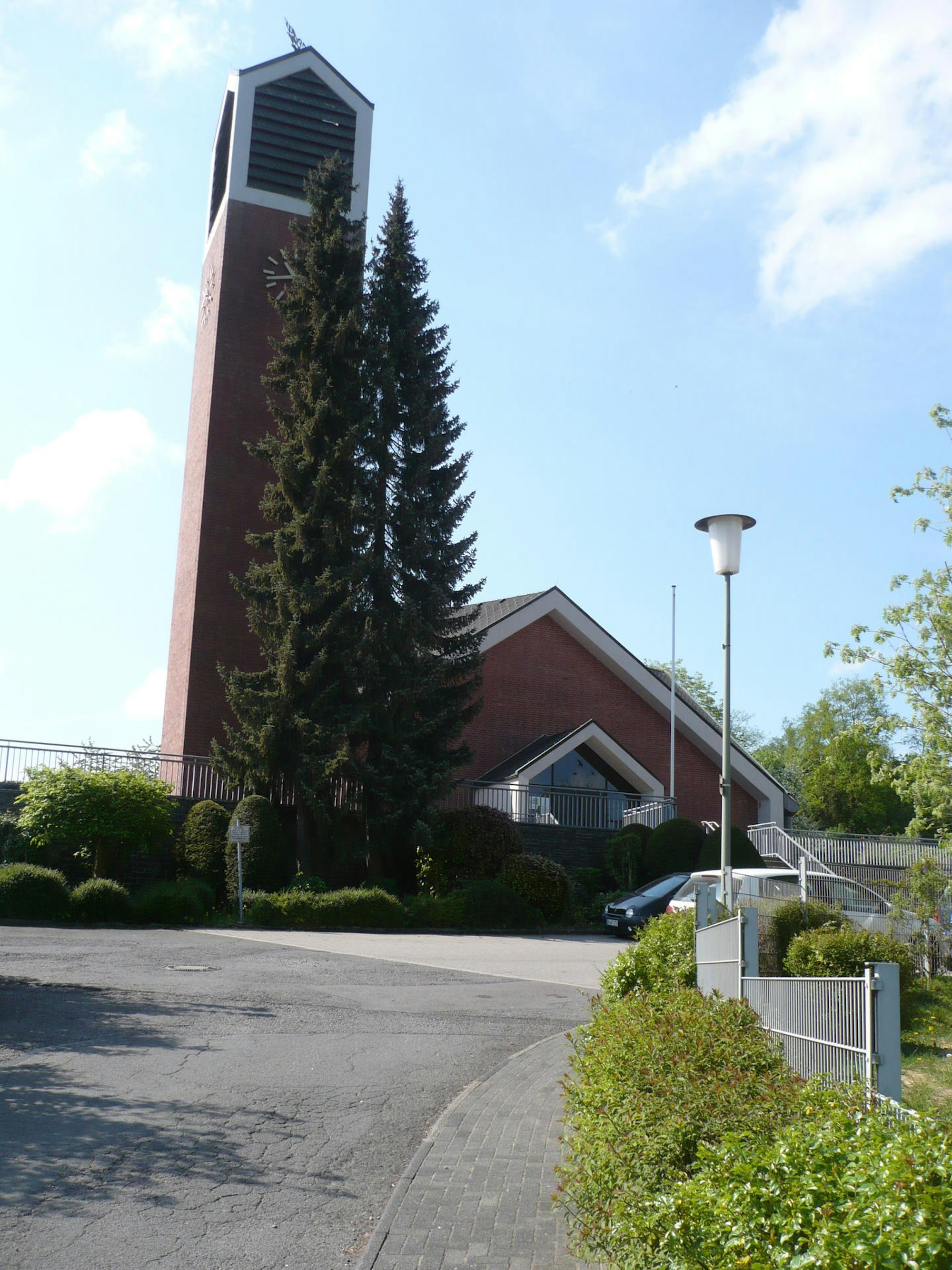 2017, ein Jahr nach dem Fest zu ihrem 50-jährigen Bestehen, wurde die Versöhnerkirche entwidmet.
