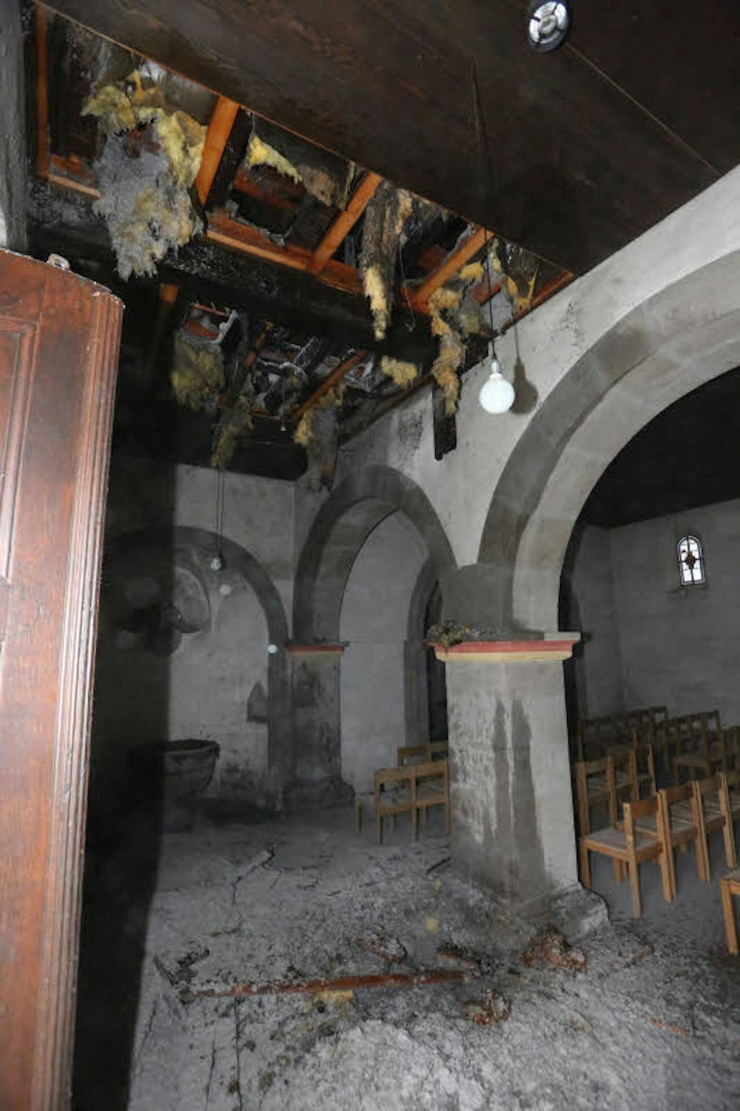 Die Schäden im Inneren des Gotteshauses durch Rußentwicklung und Löschwasser sind erheblich.