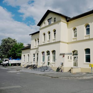 Den Bahnhof in Derkum will die Gemeinde Weilerswist möglichst zeitnah verkaufen.