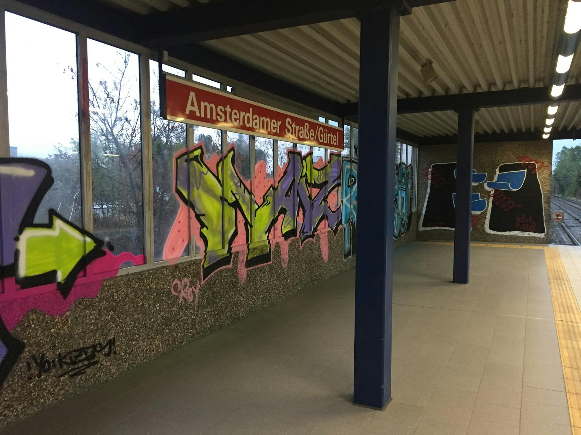 Graffiti_Haltestelle_Amsterdamer_Straße