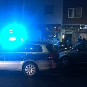 Bei einem Überfall auf die Kneipe „No Name“ in Köln ist ein Mann erschossen worden.