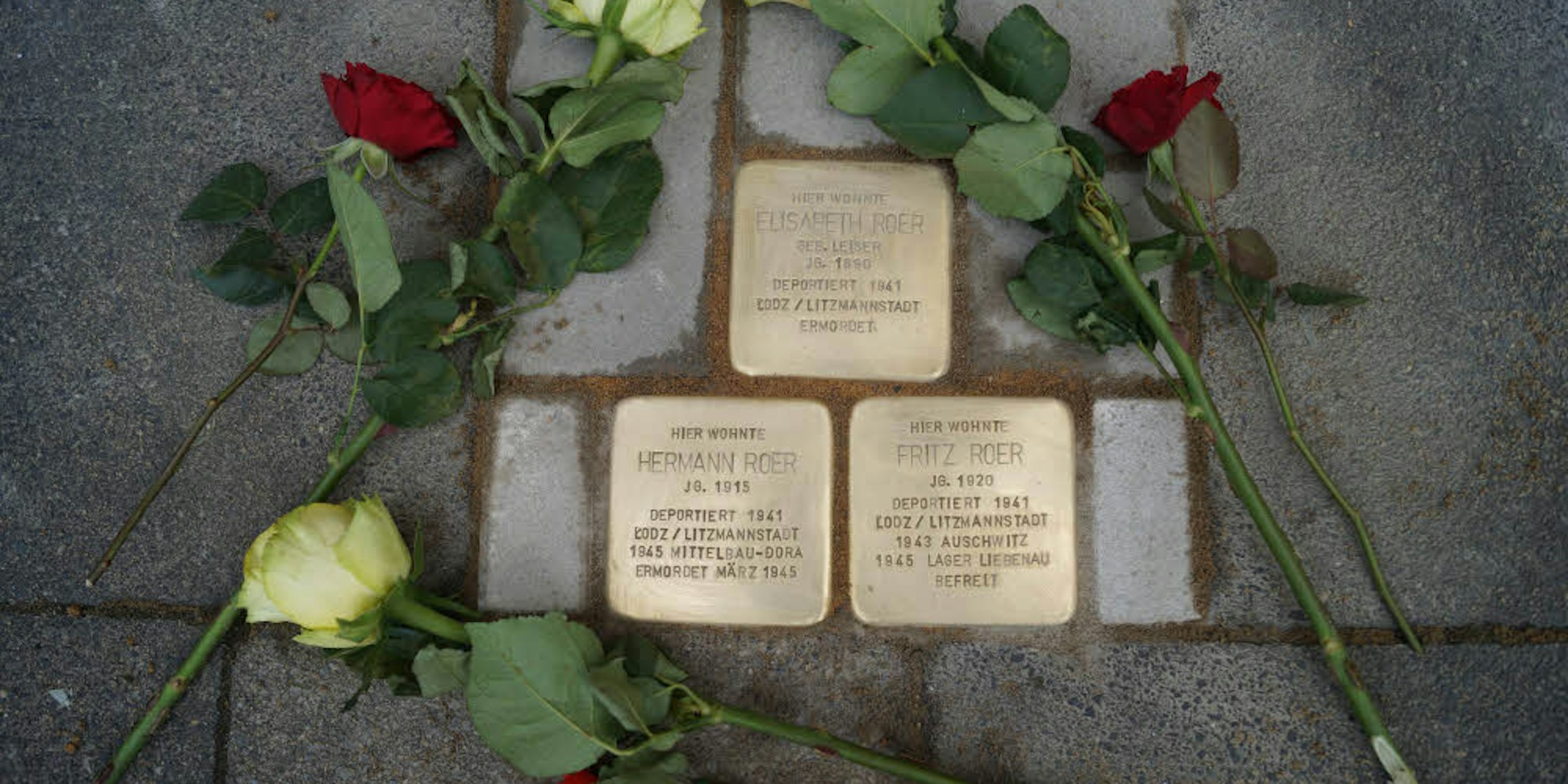 Elisabeth Roer, geborene Leiser, wurde in Litzmannstadt, heute Lodz, ermordet. Hermann Roer starb noch kurz vor Kriegsende. Fritz Roer überlebte das KZ und wurde 1945 befreit.