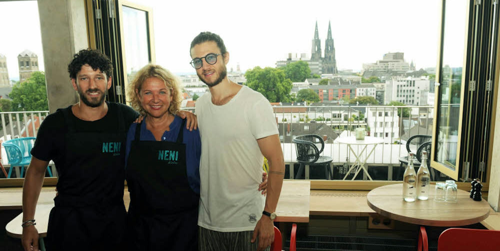 Ilan (v.l.), Haya und Nuriel Molcho haben im ehemaligen Gerling-Rundbau das Restaurant Neni eröffnet.
