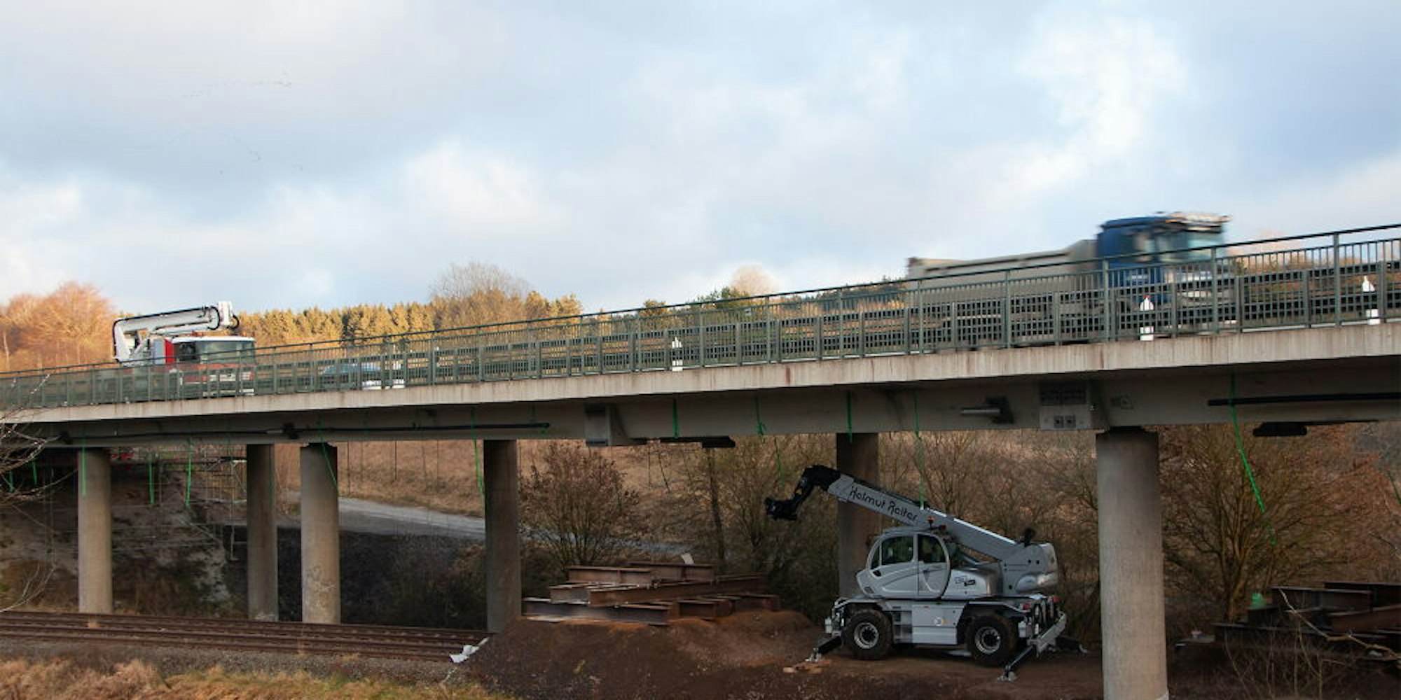 Die Sperrung der B51 wegen der Sanierung einer Eisenbahnbrücke ist beendet.