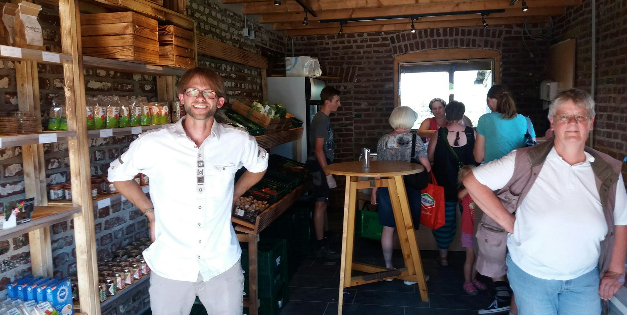 Frisches Bio-Fleisch und mehr: Jung-Landwirt Lukas Tölkes eröffnete oberhalb von Schönenberg einen Hofladen. Demnächst will er zunehmend eigenes Gemüse anbieten.
