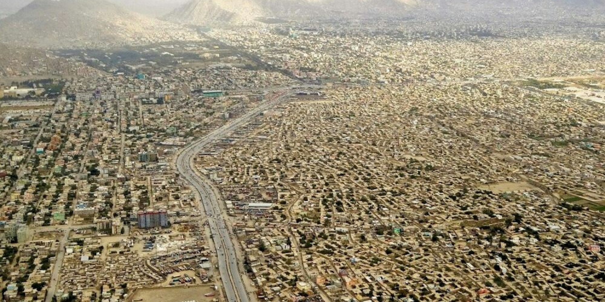 Atemberaubend ist der Ausblick beim Anflug auf die afghanische Hauptstadt Kabul.
