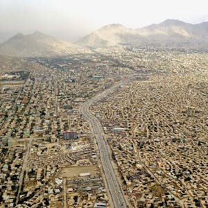 Atemberaubend ist der Ausblick beim Anflug auf die afghanische Hauptstadt Kabul.