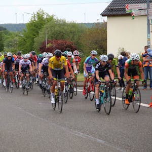 149 Radsportler fuhren auf der zweiten Etappe des Klassikers „Triptyque Ardennais“ durch die Gemeinde Hellenthal.