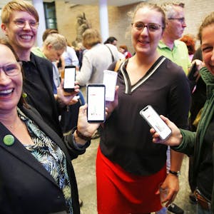 So sehen Siegerinnen aus: Über die Ergebnisse der Grünen freuen sich Fraktionschefin Brigitta von Bülow, Parteichefin Katja Trompeter, Katharina Dröge (MdB) und Ex-Ratsfrau Kirsten Jahn (v.l.).