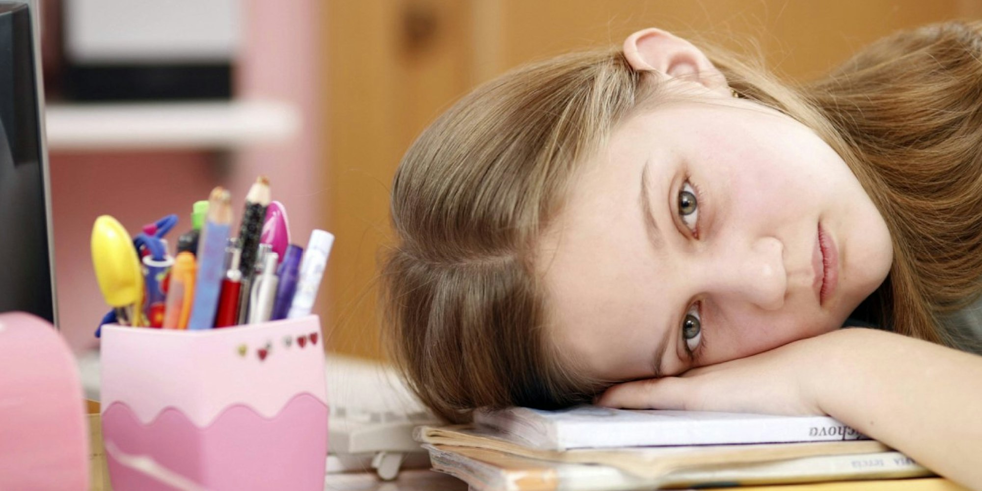 Müde, lustlos, erschöpft: Schon Kinder können an Burnout leiden.