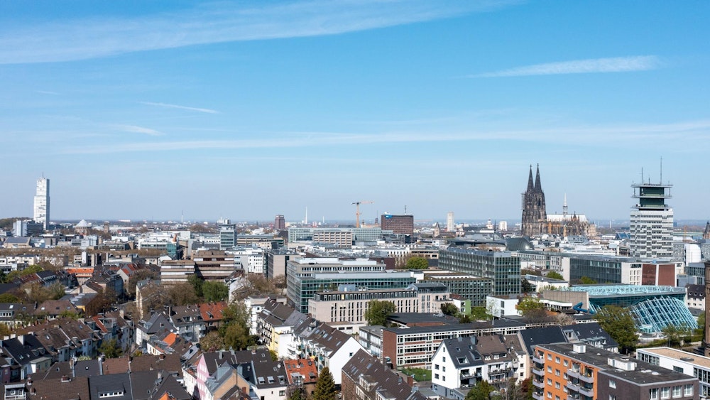 Luftaufnahme auf Köln mit dem Dom