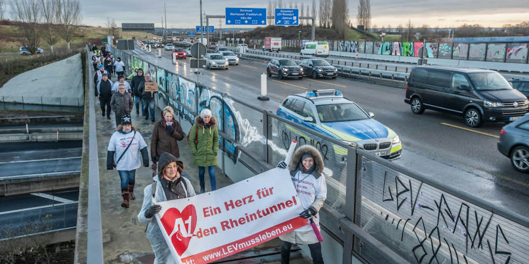 Dem Protest gegen den Bau der Rheinbrücke misst Landesverkehrsminister Hendrik Wüst nicht allzuviel Bedeutung bei.