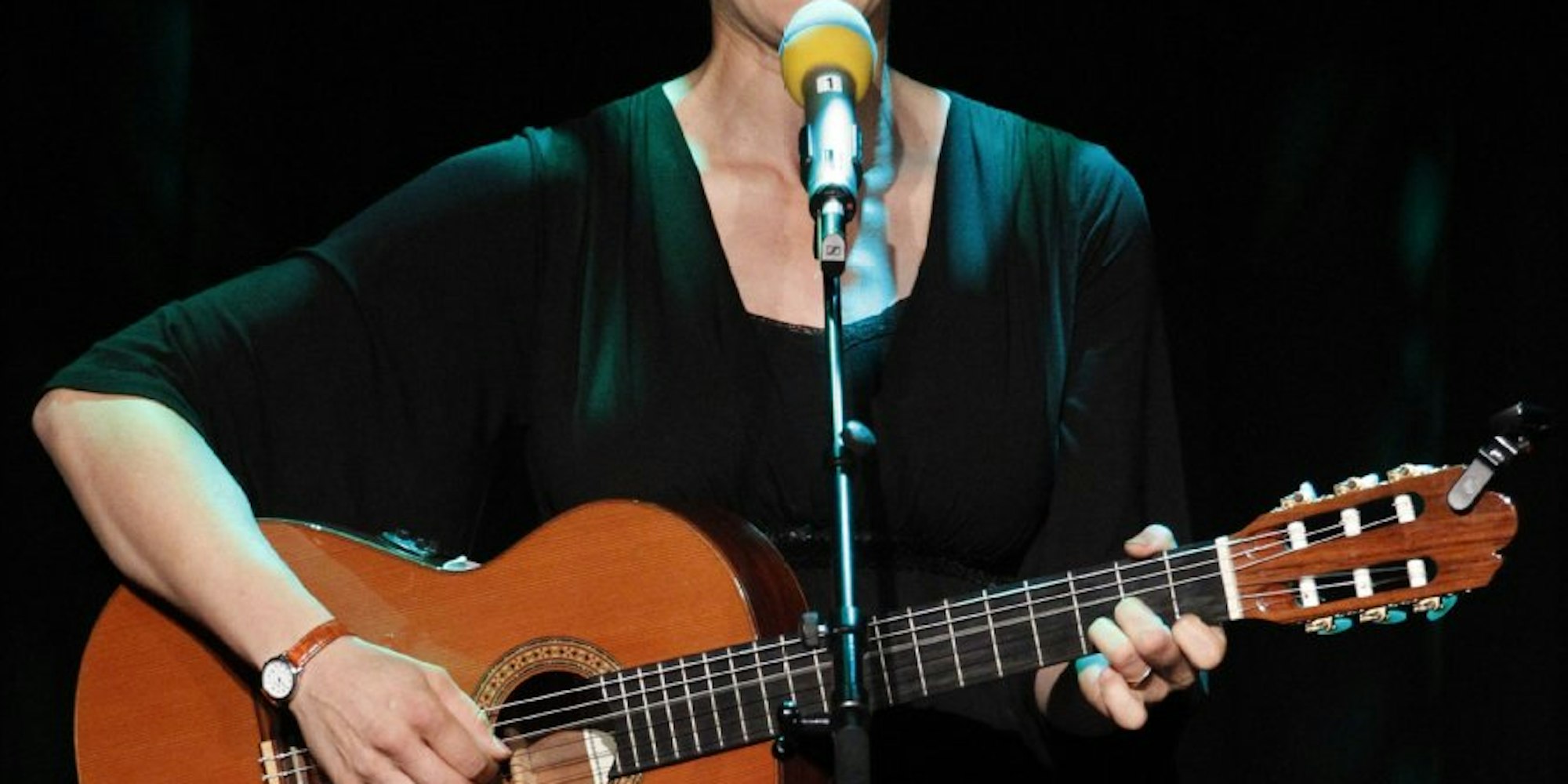 Martina Schwarzmann auf der Bühne.