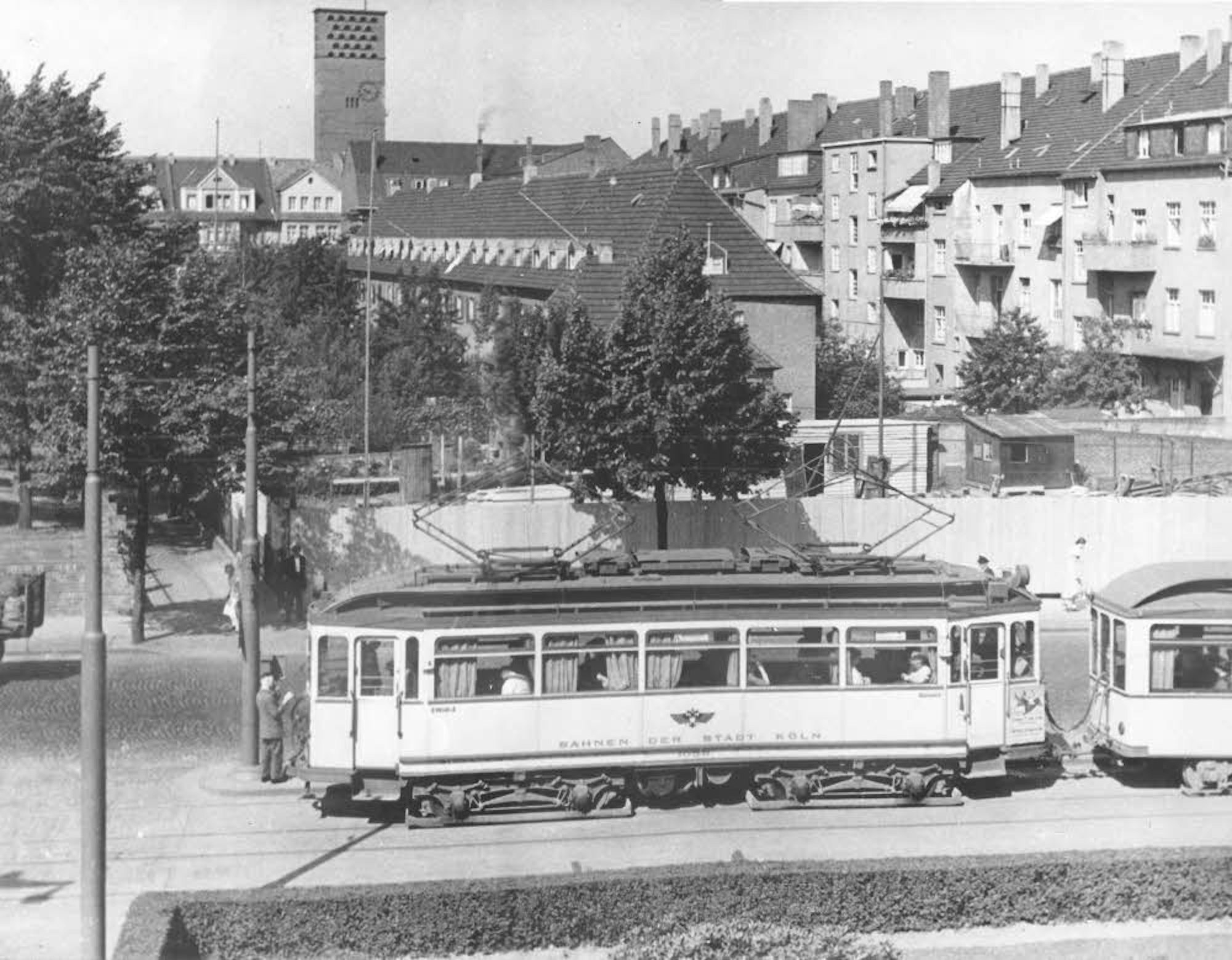 Auf ihrem Weg von Köln nach Opladen passierte die „0“ auch die damals noch vollständige Kolonie II in Wiesdorf. Vor 59 Jahren trat die Straßenbahn ihre letzte Fahrt an.
