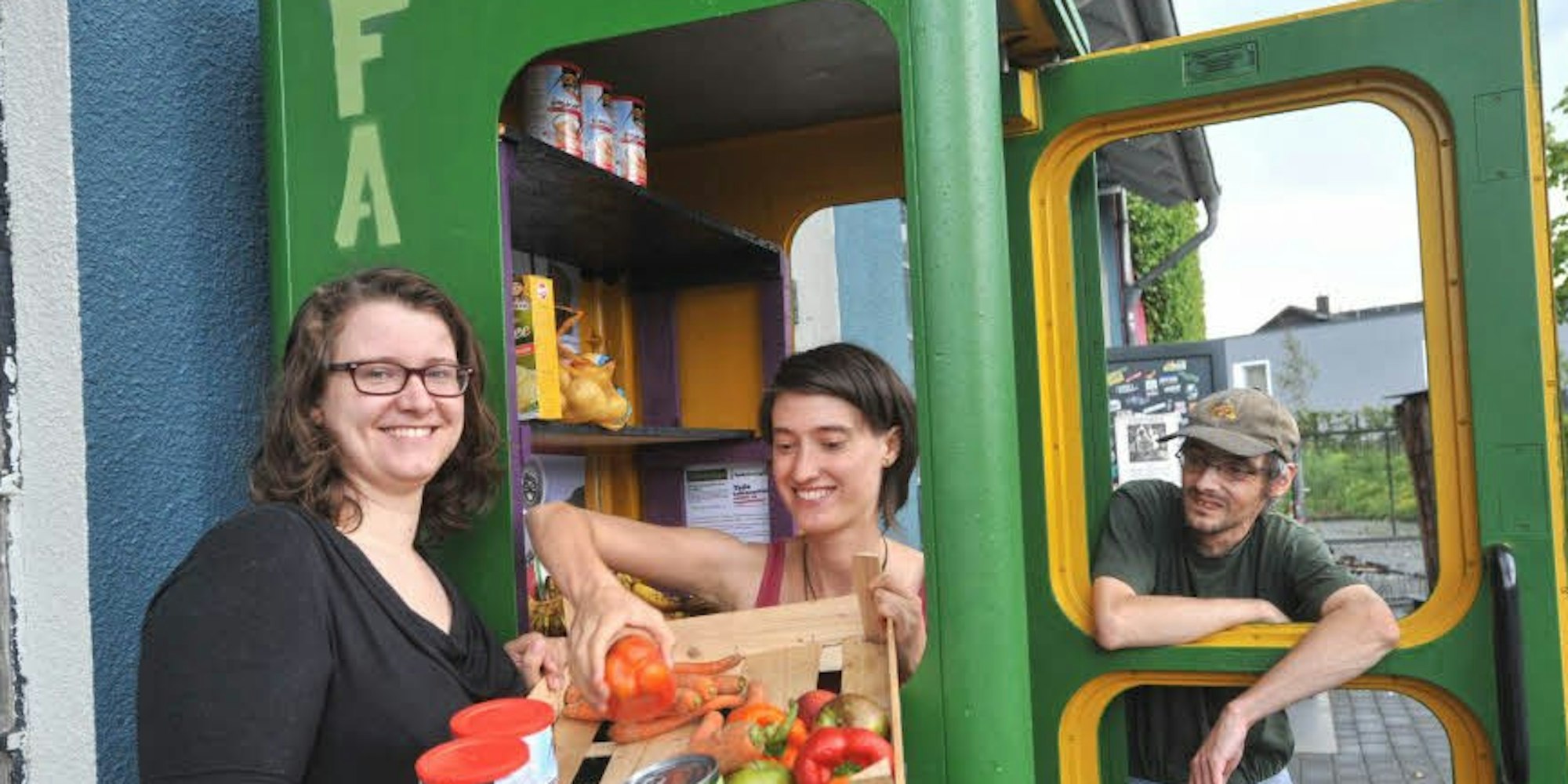 Judith Backhaus, Mirjana Moreth und Andre Töllner engagieren sich ehrenamtlich als „Lebensmittelretter“.