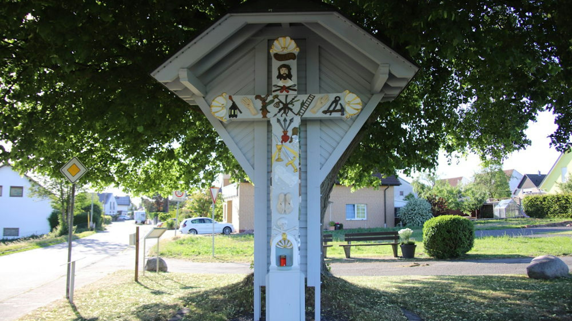 Das Foto zeigt das Arma-Christi-Kreuz.