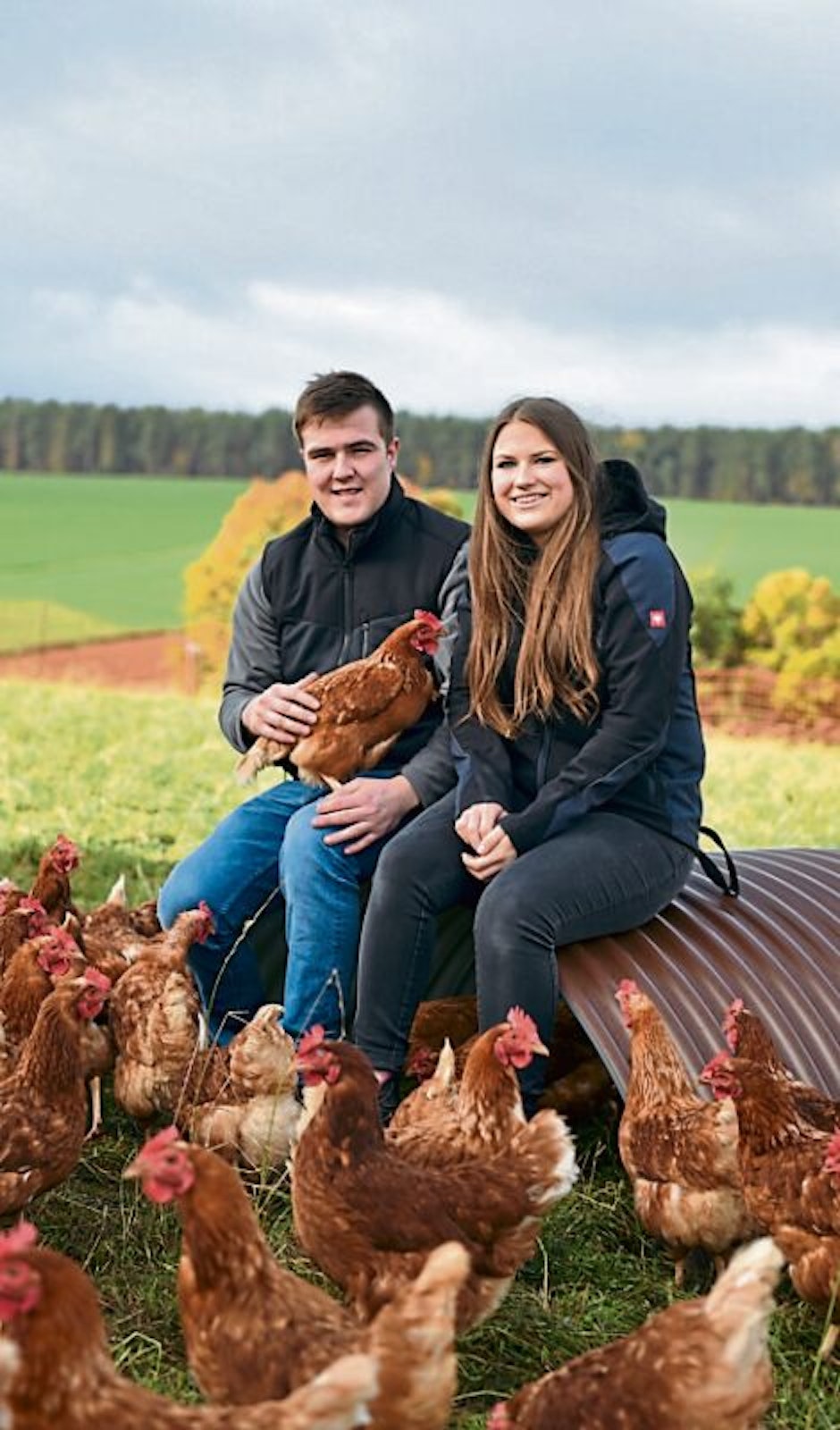 Setzen auf Hühner: Landwirt Lukas Esser und Freundin Katja Bastigkeit.