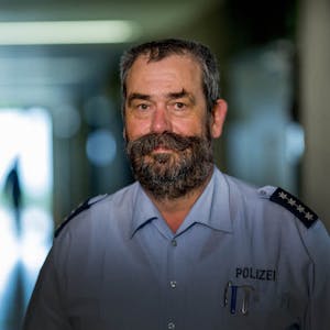 Hauptkommissar Johannes Holl hat in seinen 30 Jahren bei der Polizei schon zwischen 200 und 250 Todesbenachrichtigungen überbracht.
