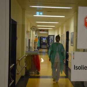 Im Brühler Marienhospital werden derzeit rund 20 an Covid-19 erkrankte Patienten versorgt.