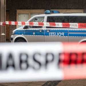 Polizei NRW Absperrband Fahrzeug dpa