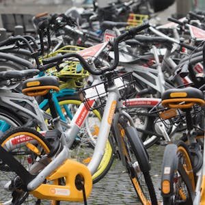 Massen von Leihrädern bevölkern inzwischen viele deutsche Innenstädte. Seit 2017 drängen asiatische Anbieter auf den Markt, in Köln wollen sie im Frühjahr starten.