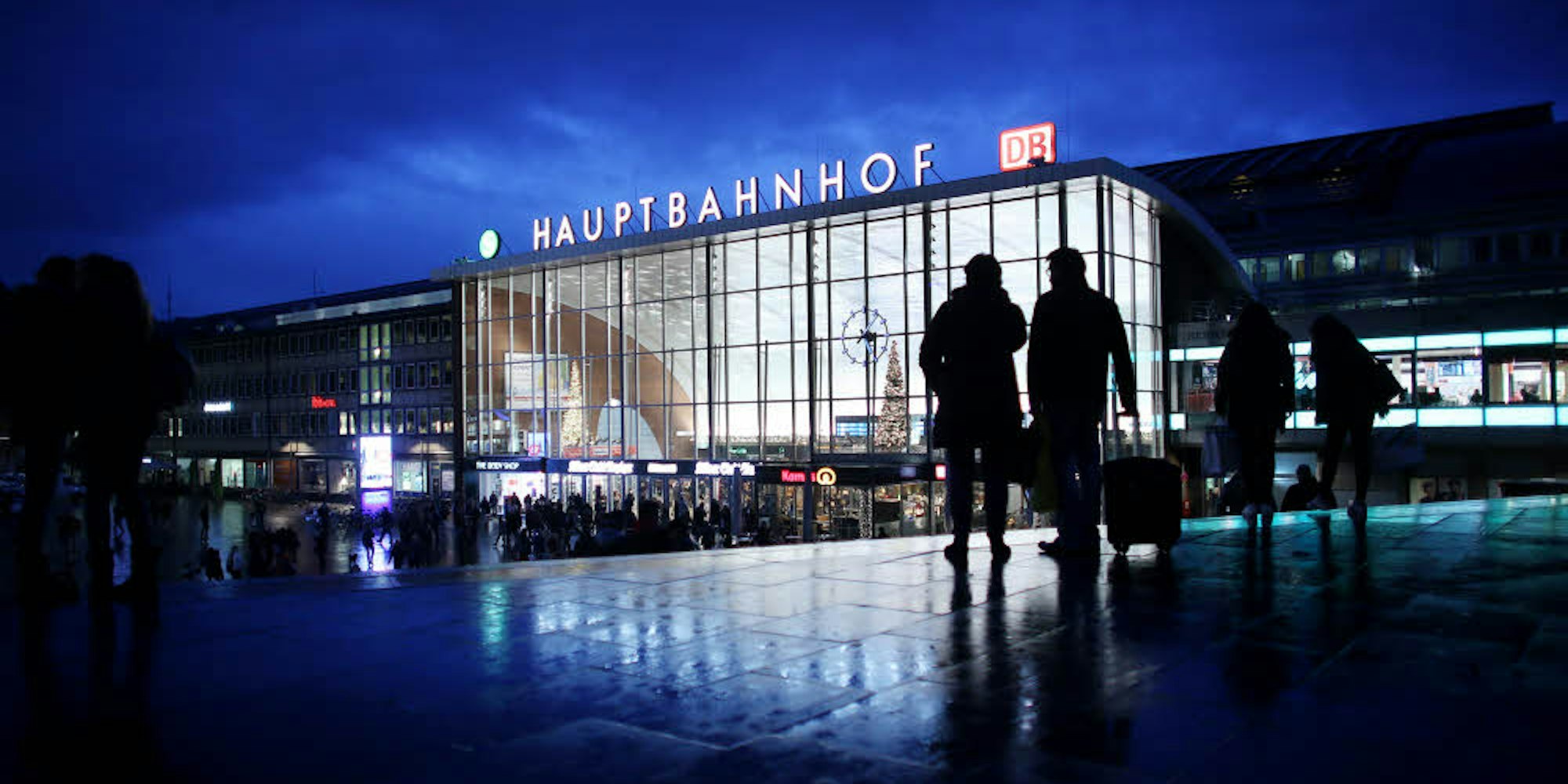 Der Hauptbahnhof am Abend.