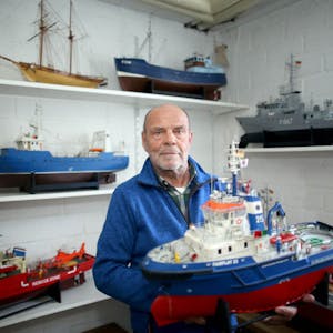 An manchen Schiffen baut er zwei Jahre: Am Ende sind Wilfried Horns Modelle dann aber auch bis zu 5000 Euro wert.