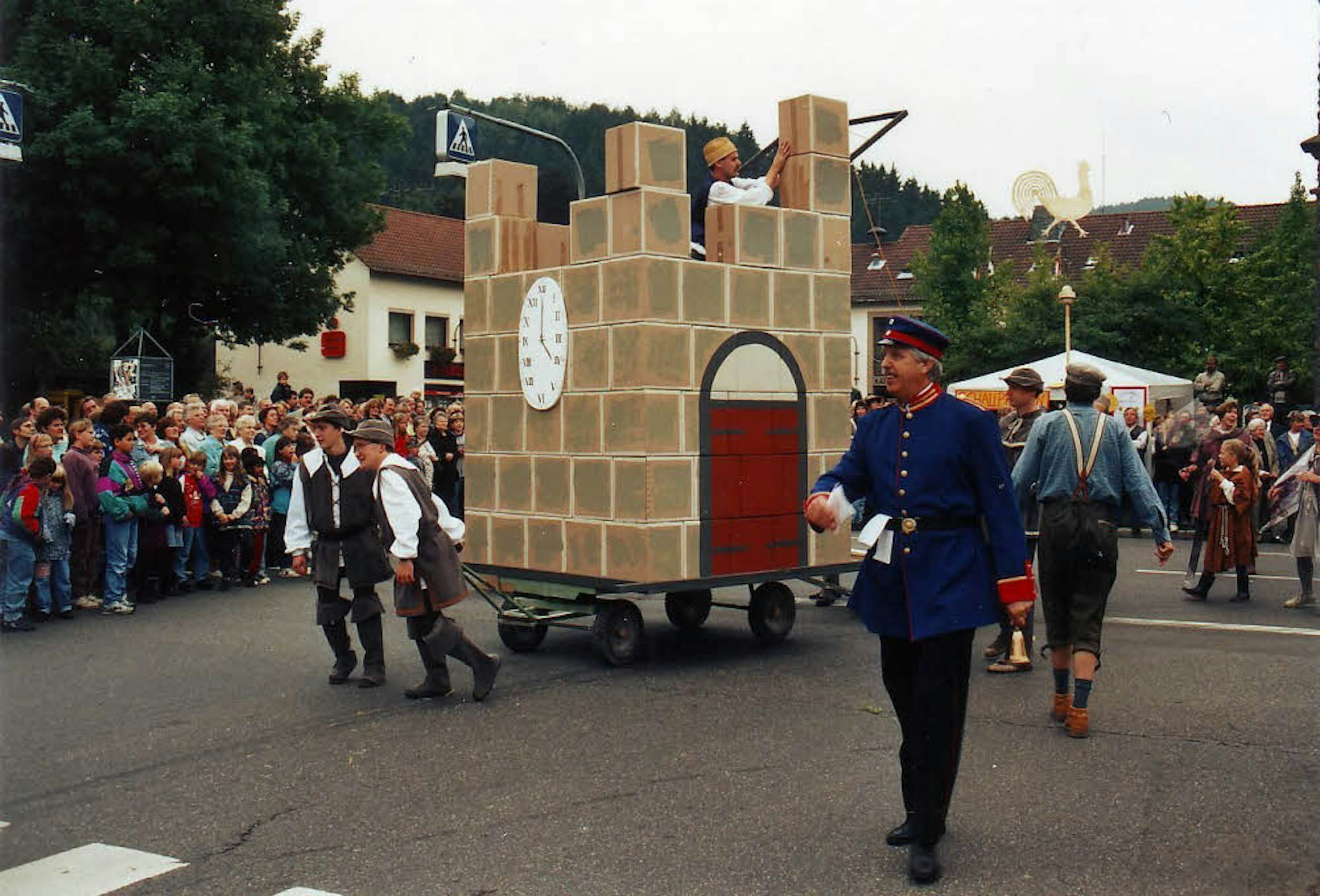 Historischer Festzug durch Morsbach zur 1100-Jahr-Feier 1995.