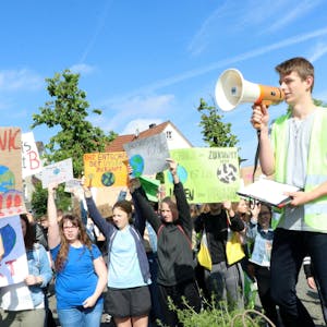 Gesicht des Protests: Der heute 16-jährige Niklas Franken (r.) gründete Fridays for Future in Waldbröl.
