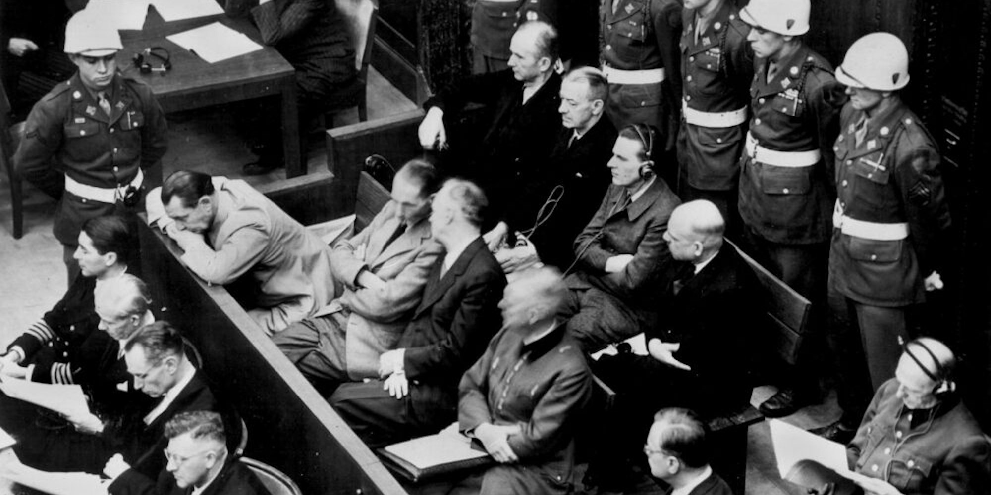 Die Angeklagten beim Nürnberger Kriegsverbrecher-Hauptprozesses am 20. November 1945