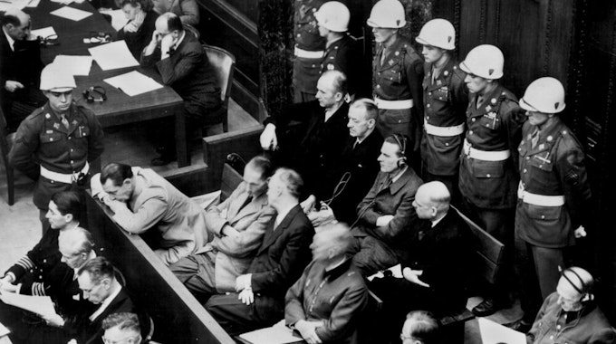 Die Angeklagten beim Nürnberger Kriegsverbrecher-Hauptprozesses am 20. November 1945