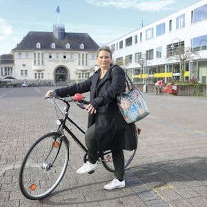 Die Herzkölnerin und Hänneschen-Intendantin Frauke Kemmerling ist im Veedel am liebsten mit dem Fahrrad unterwegs.