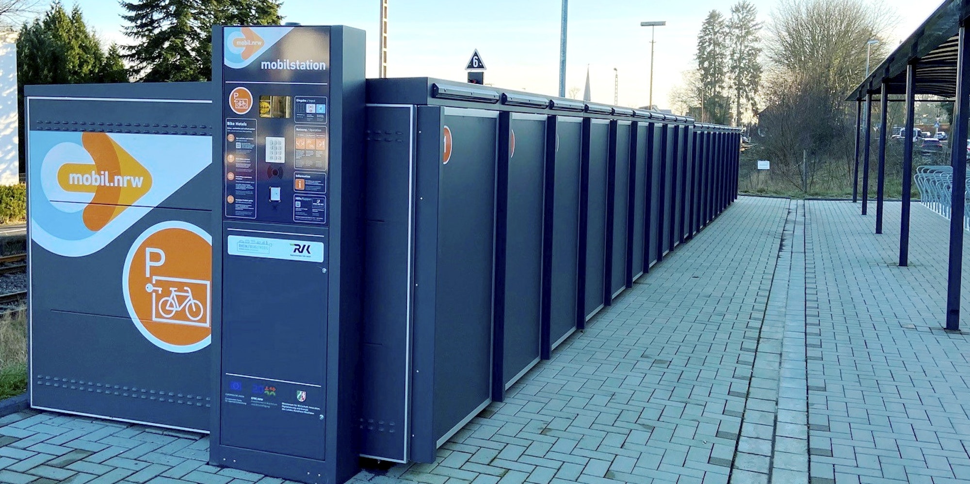 Über eine Internet-Plattform lassen sich die neuen Fahrradboxen in Rösrath mieten.