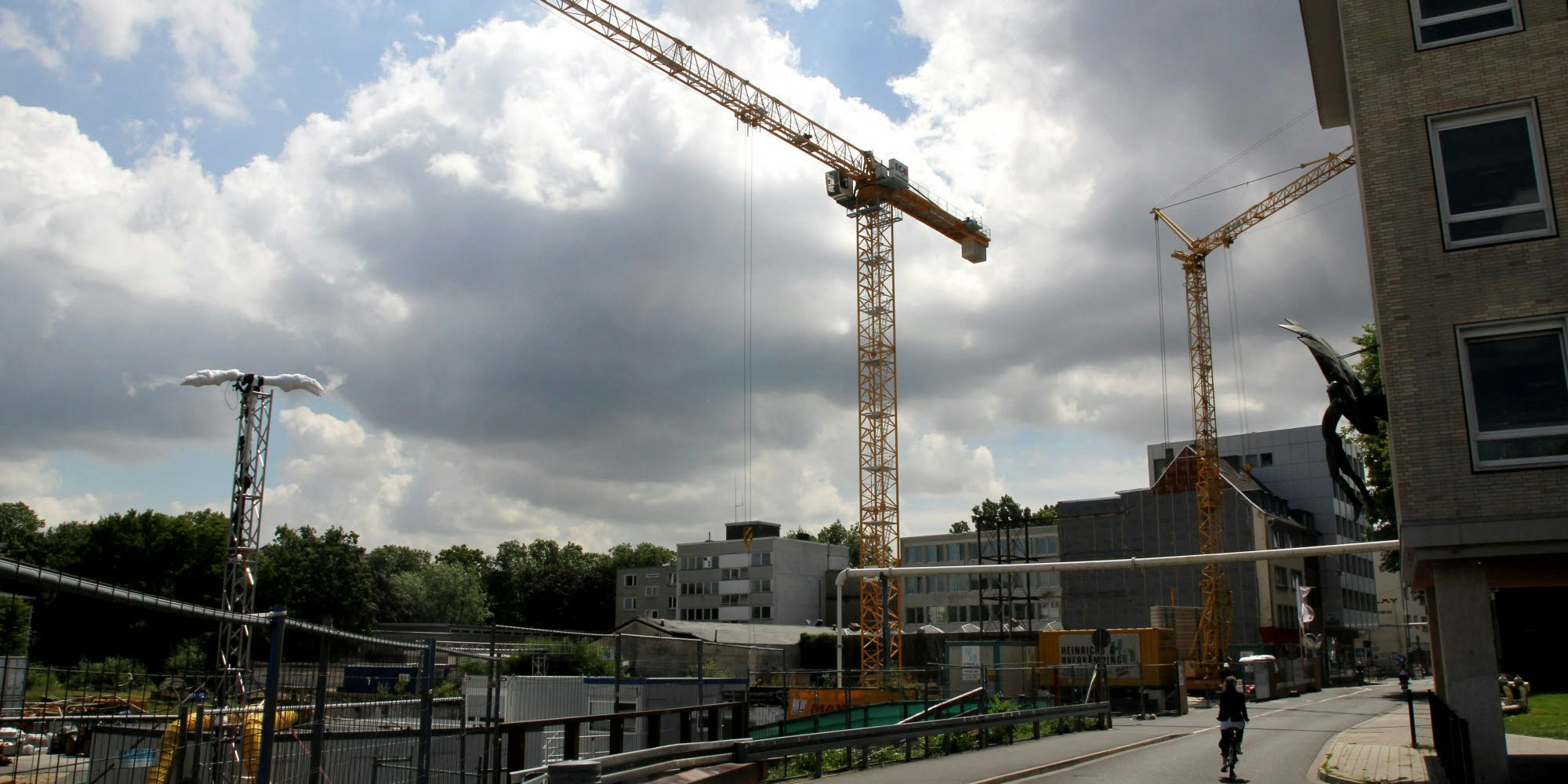 Blick auf die Baustelle an der nördlichen Severinstraße: Neben der Einsturzstelle des Stadtarchivs entstehen neue Wohnungen.