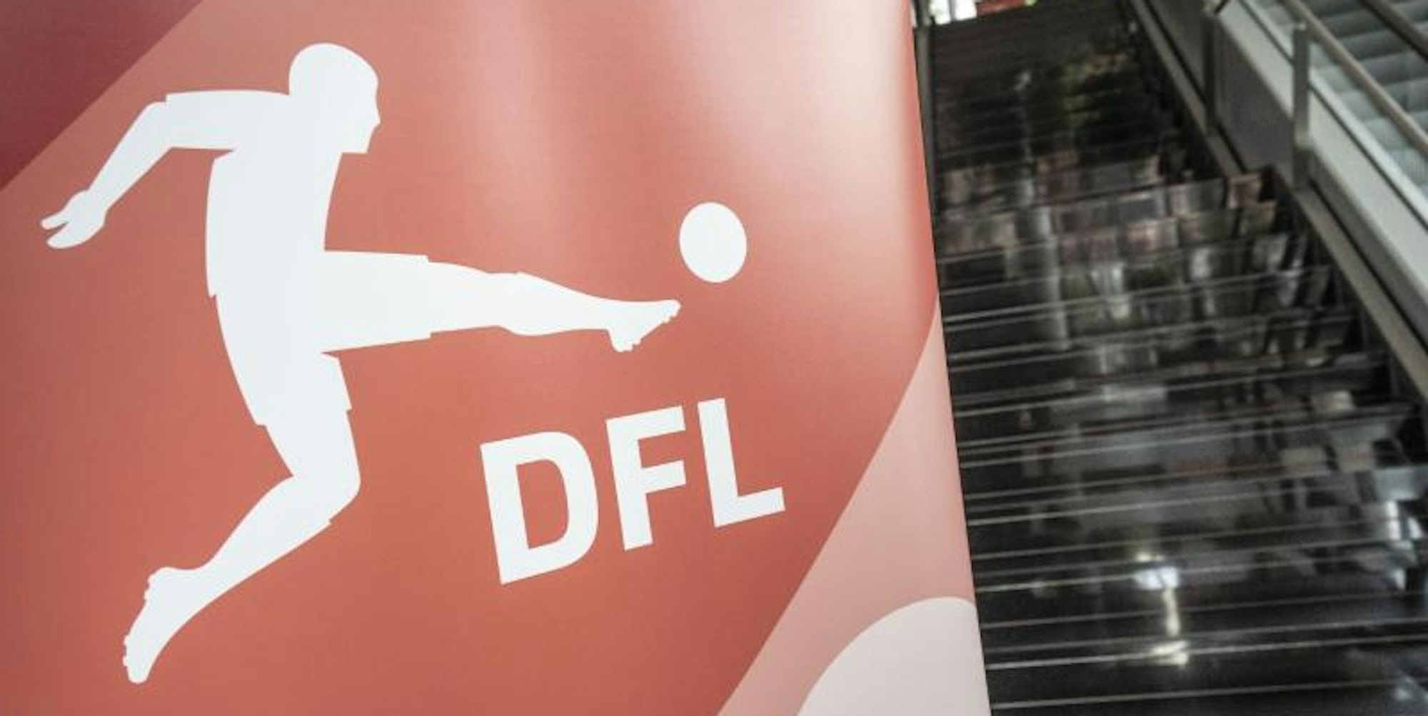 Auch die Deutsche Fußball Liga kritisiert die Super-League-Pläne.
