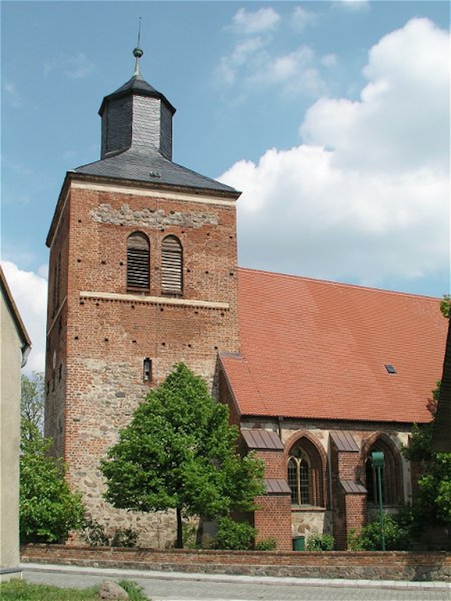 Wesenberg_Kirche_wiki_Uwe_barghaan_cc2,5