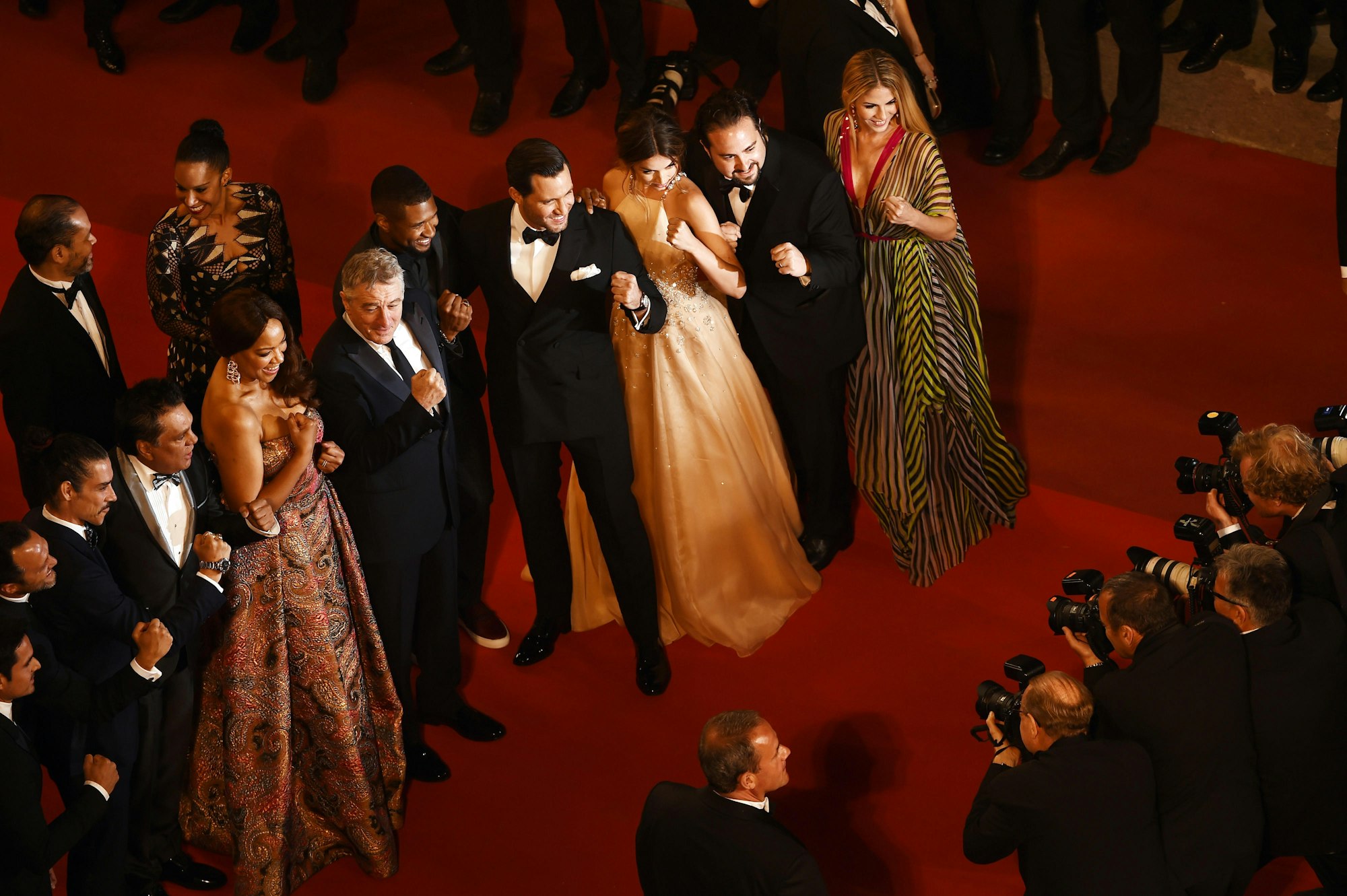 Menge vor Blitzlichtgewitter in Cannes