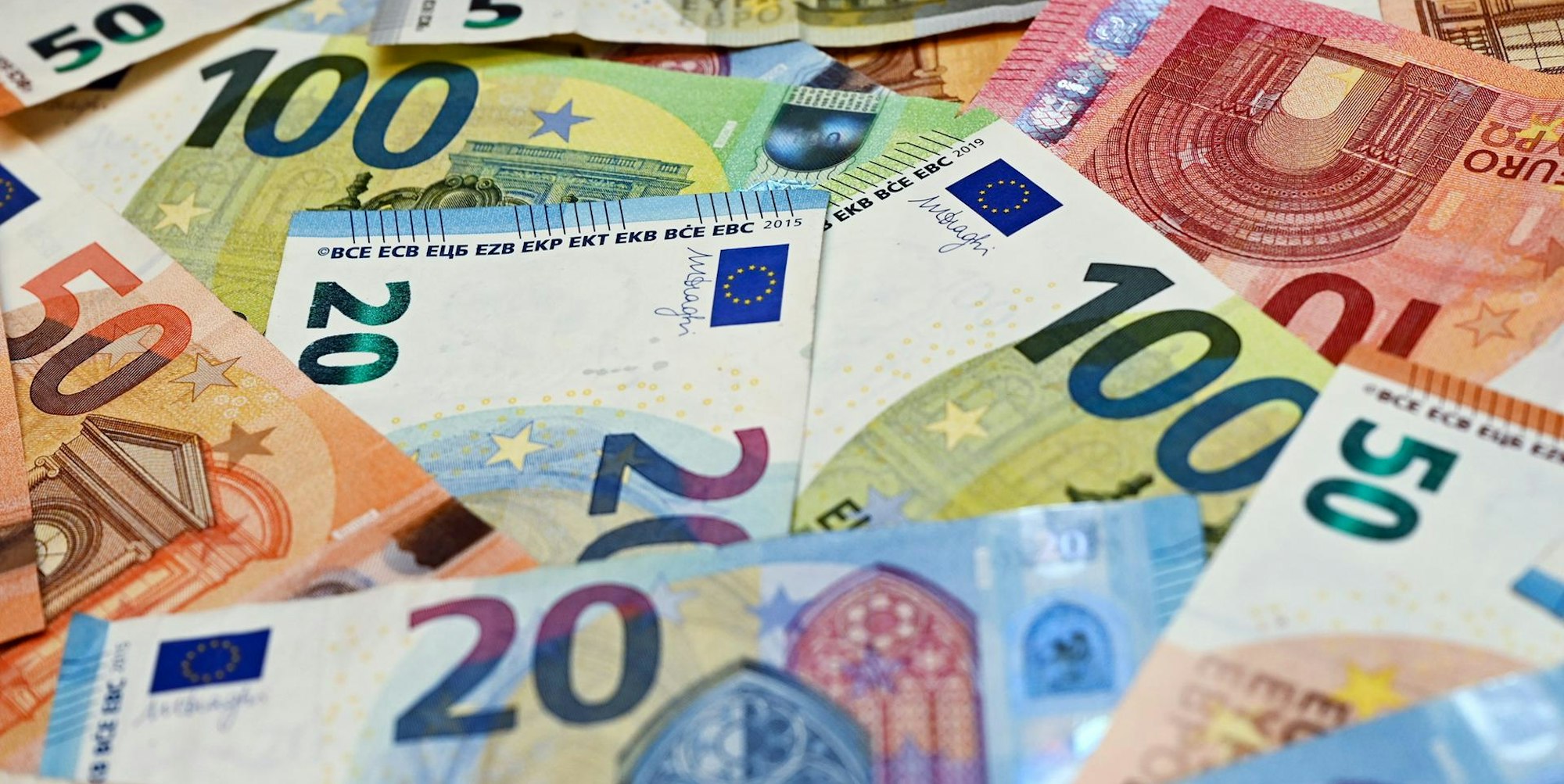 Symbolbild Geld Euroscheine