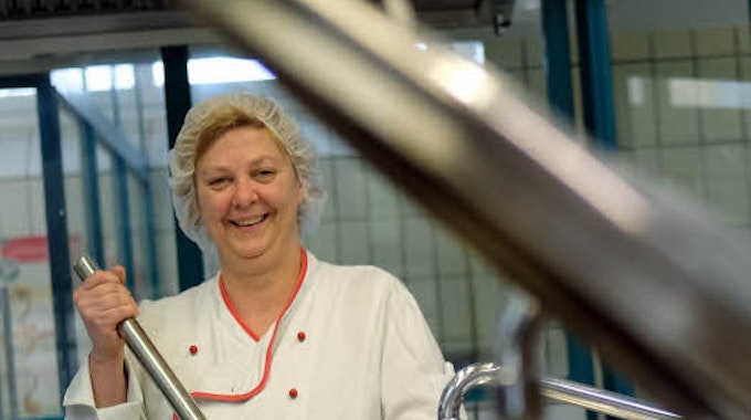 Die stellvertretende Küchenchefin Elke Werner in der Küche des Kinderkrankenhauses