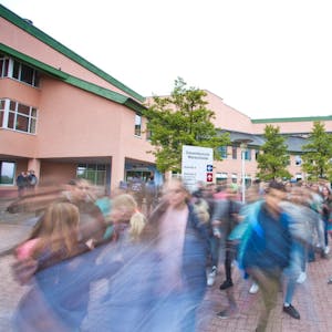 Die Schüler sind nicht da: Wie die Lehrer der Marienheider Gesamtschule das Homeschooling erleben, darüber berichtet der Leiter Wolfgang Krug.