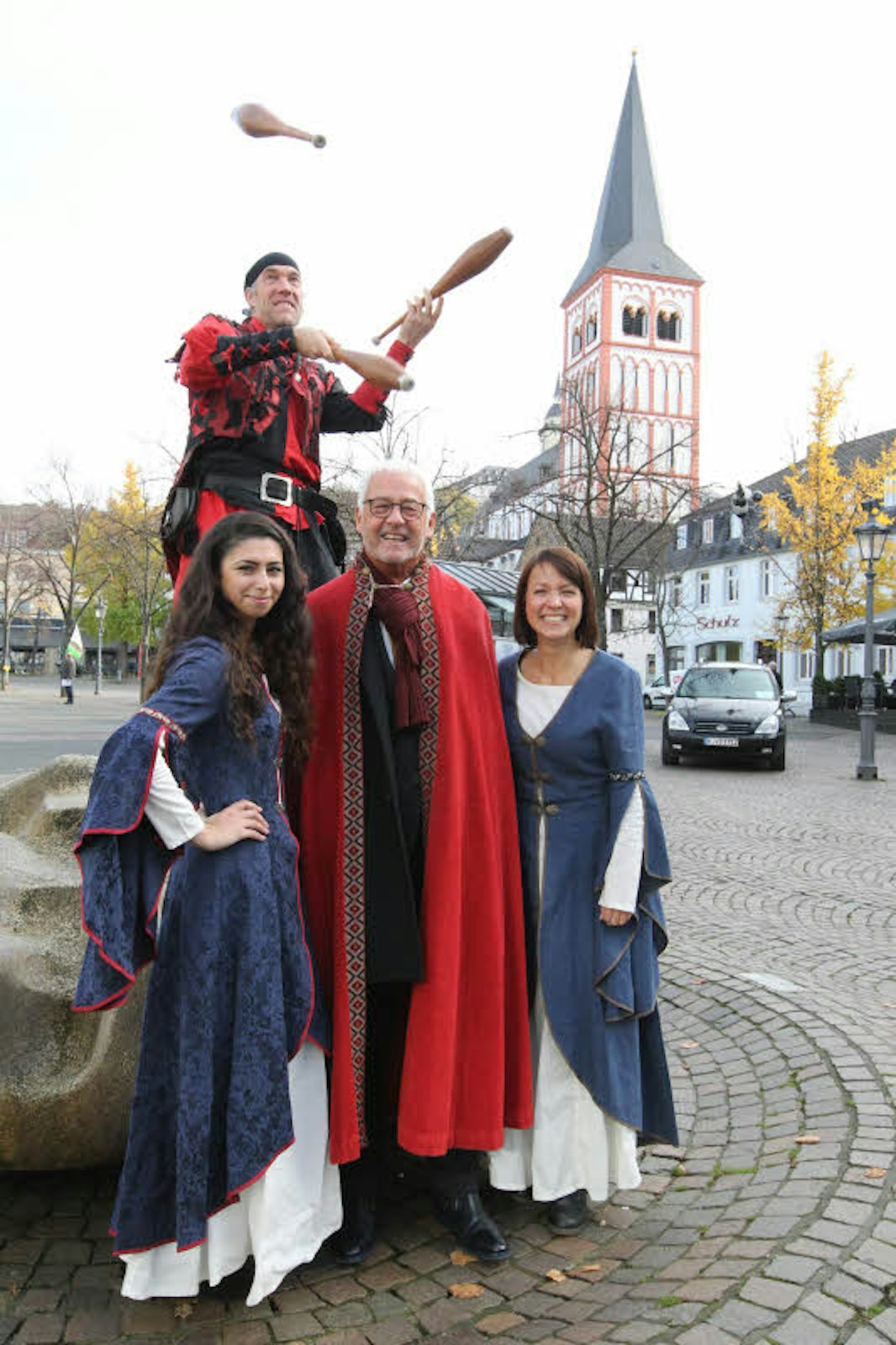 Lust aufs Mittelalter: Jongleur Lupus der Wolf, Bürgermeister Franz Huhn, Silke Göldner (rechts) und Dilan Cakmak.