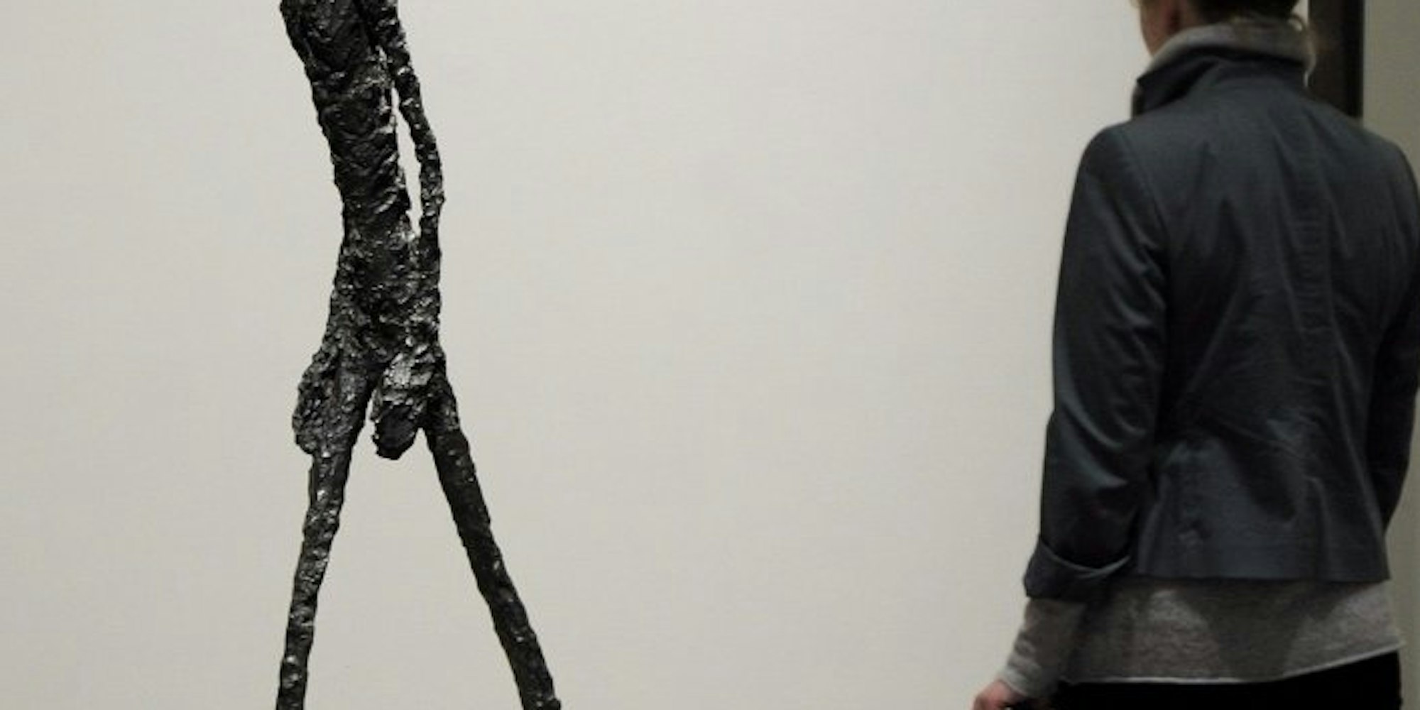 Giacomettis „L'homme qui marche“ ist für 74 Millionen Euro ersteigert worden.