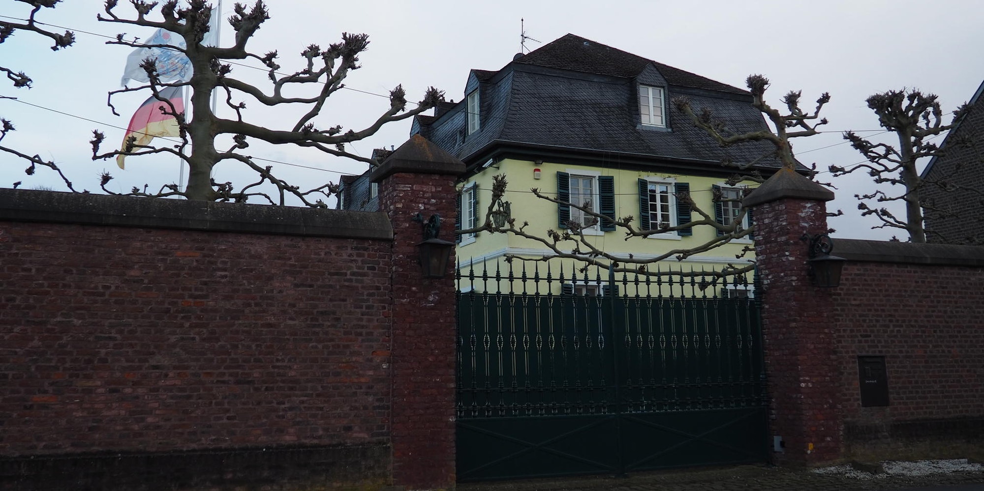 Das alte Herrenhaus des Schöddershofs steht unter Denkmalschutz. Dort soll die Verwaltung der Somnia-Klinik einziehen.