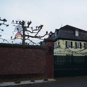 Das alte Herrenhaus des Schöddershofs steht unter Denkmalschutz. Dort soll die Verwaltung der Somnia-Klinik einziehen.