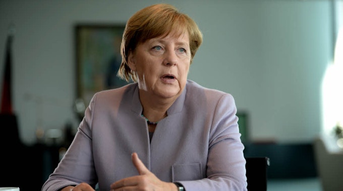 Angela Merkel in ihrem Büro im Kanzleramt in Berlin.
