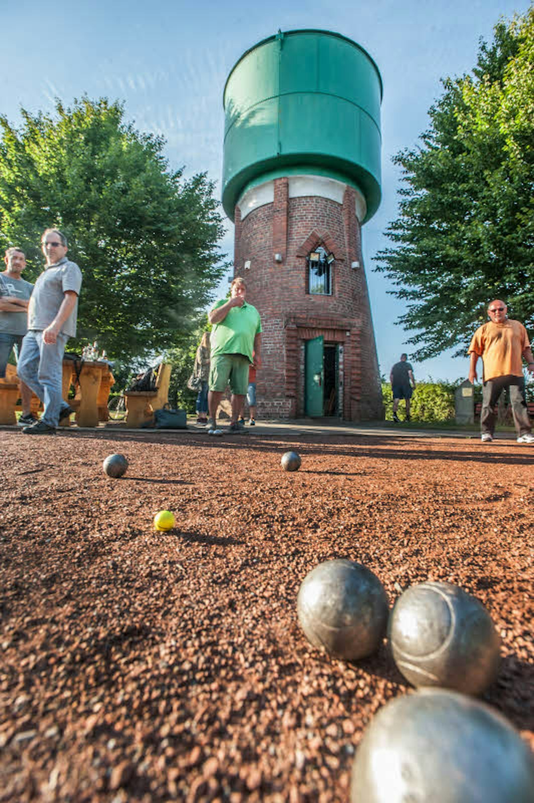 Der Förderverein und Boule-Spielgemeinschaft des Wasserturms in Witzhelden trifft sich regelmäßig Partien.