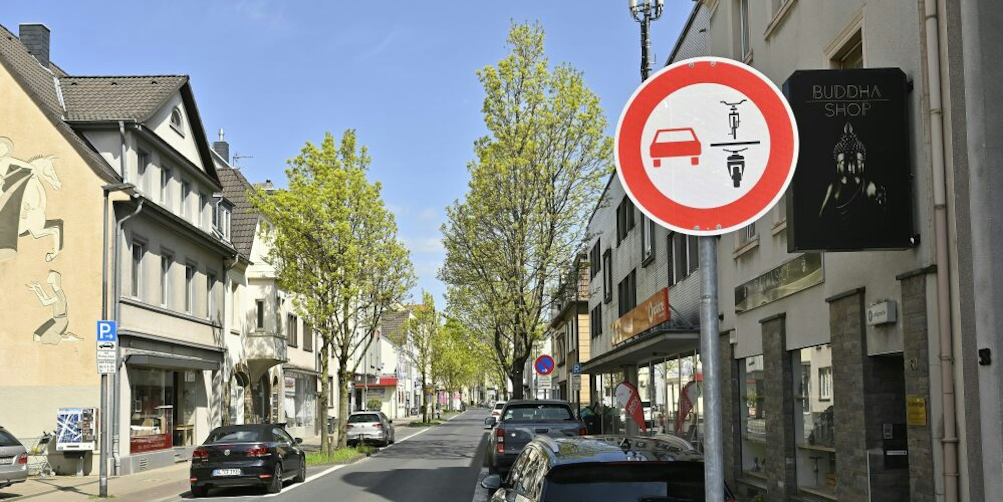 Radfahrer und motorisierte Zweiradfahrer dürfen nicht überholt werden – so zeigt es das neue Zeichen an.